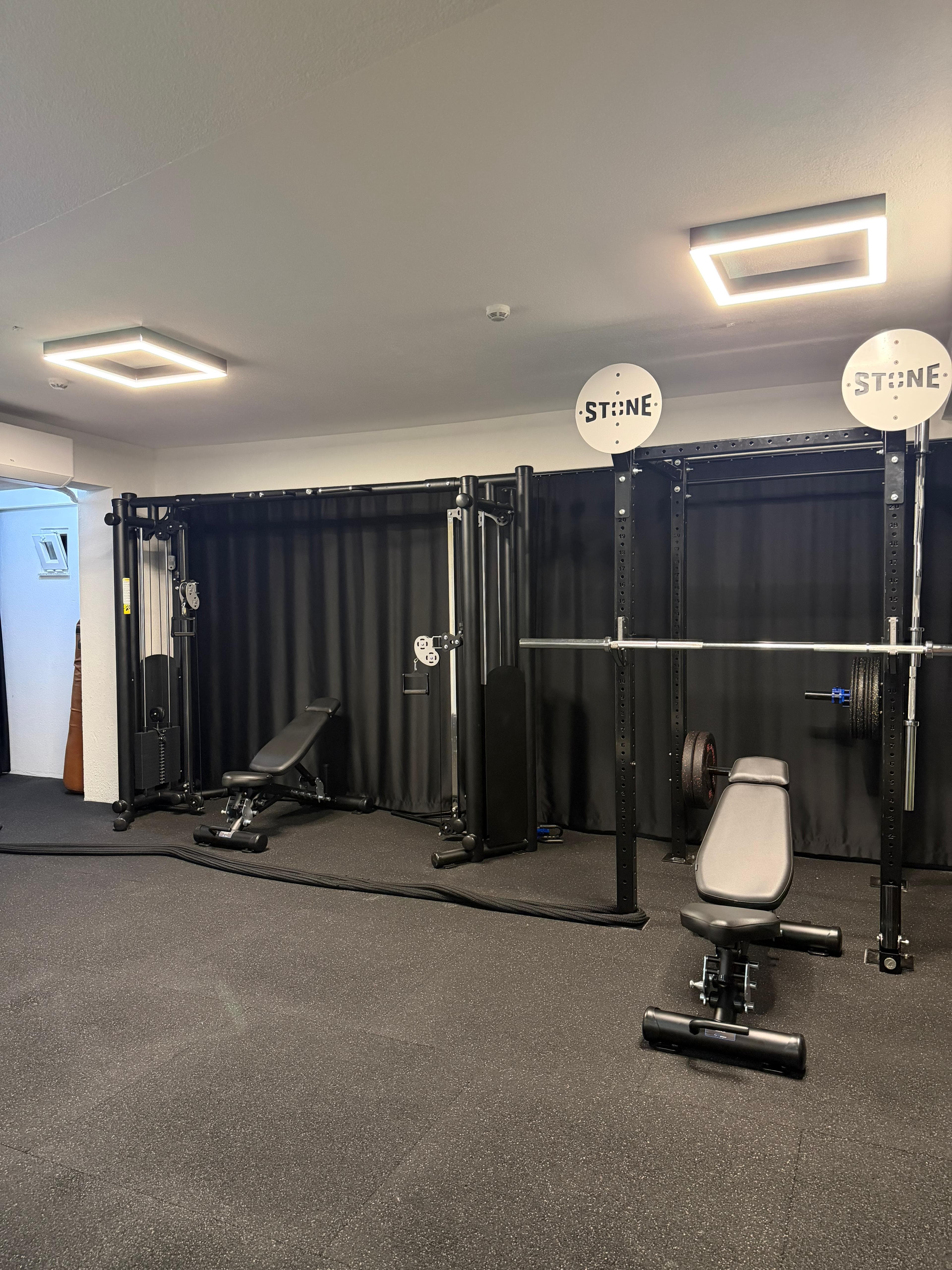 The Box Training Club Gebze - Squat rack ve bench press, güç antrenman istasyonları