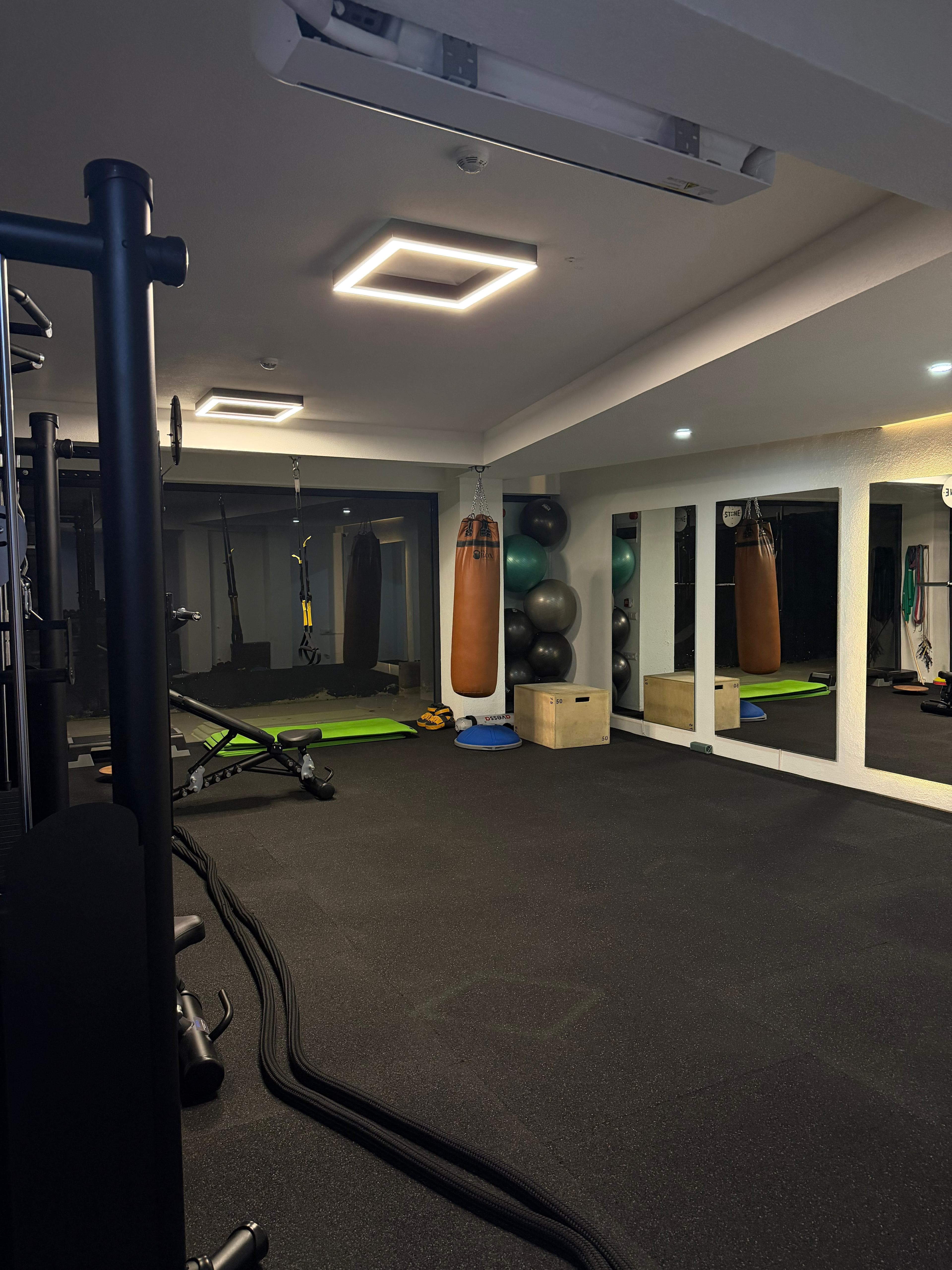 The Box Training Club Gebze - Fonksiyonel antrenman alanı, boks torbası ve aynalar